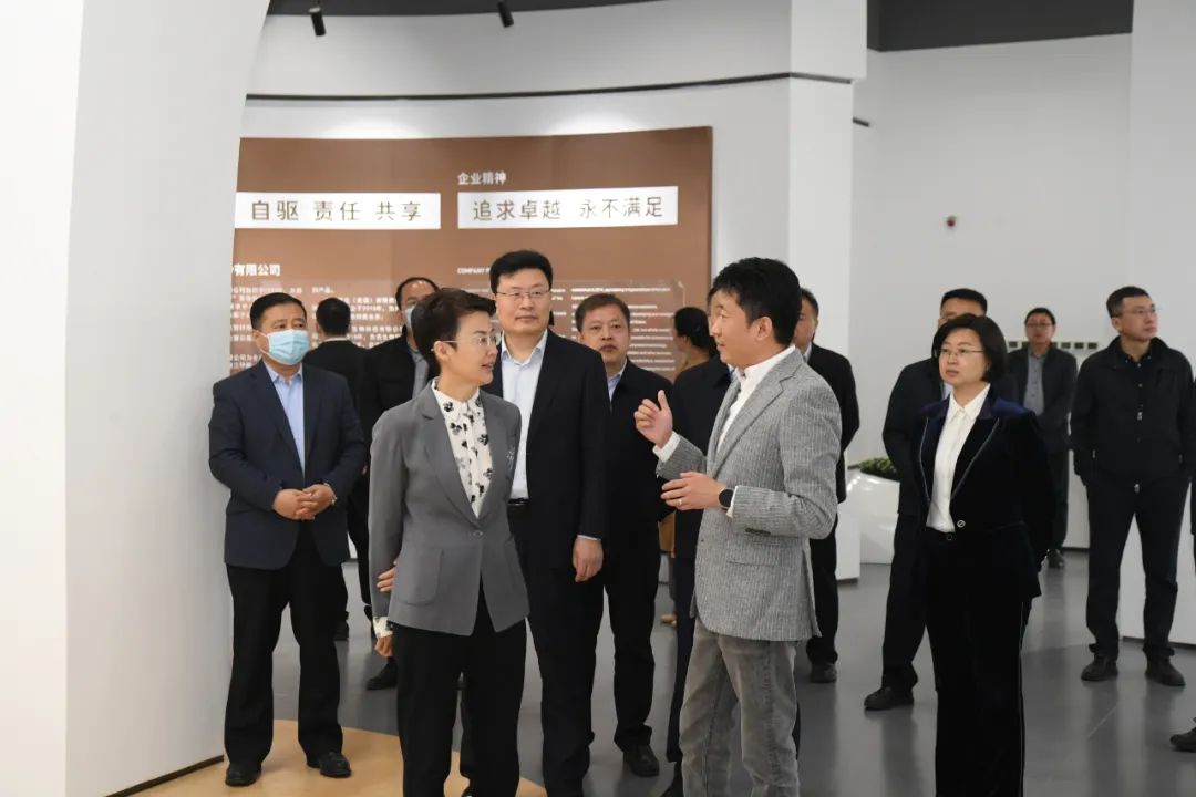 山东省副省长王桂英来z6com尊龙集团调研